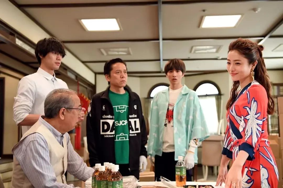 石原里美演中国富婆,石原里美怎么变脸的