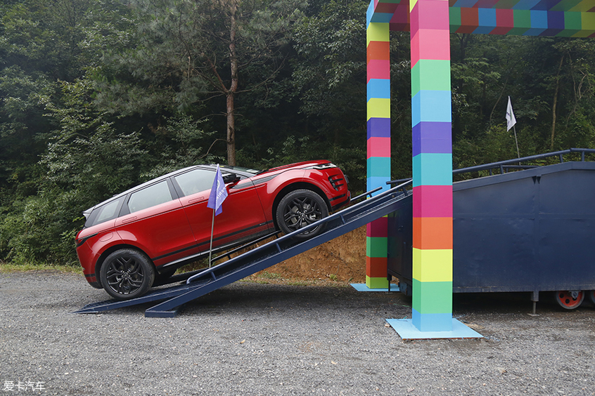 路虎揽胜极光249psr-dynamics性能版,试驾全新一代揽胜极光