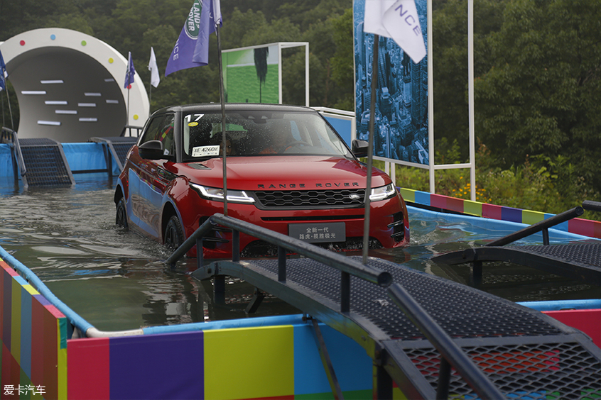 路虎揽胜极光249psr-dynamics性能版,试驾全新一代揽胜极光