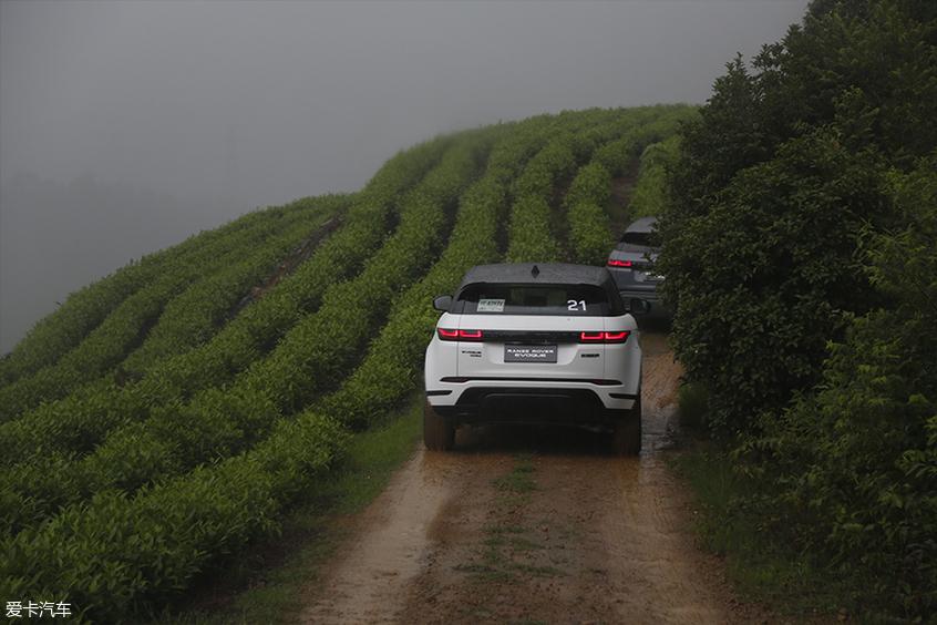 路虎揽胜极光249psr-dynamics性能版,试驾全新一代揽胜极光