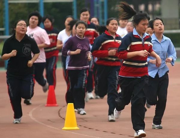 上海中考体育仰卧起坐考试视频,上海中考体育项目及评分标准