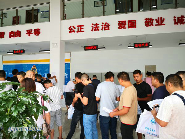 滴滴出行和万顺叫车哪个好,网约车万顺叫车办理营运证限量吗