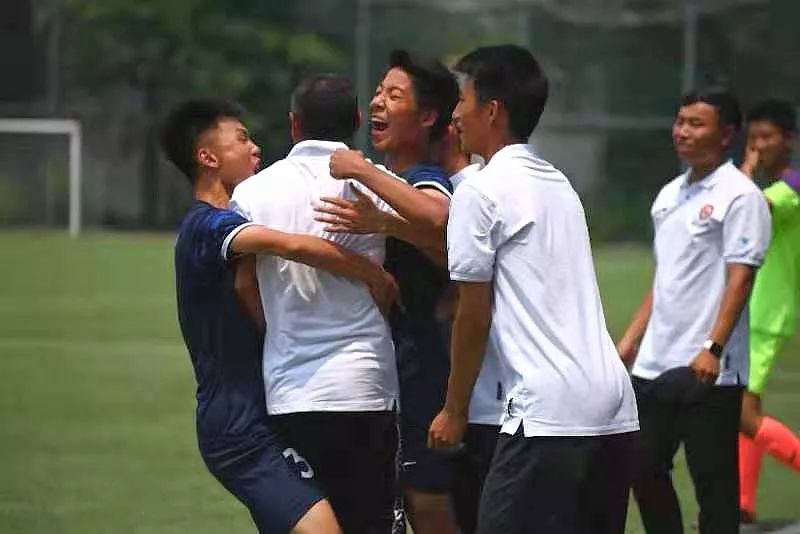 年轻足球小将第一次在一线队首秀,中国足球小将新援首秀