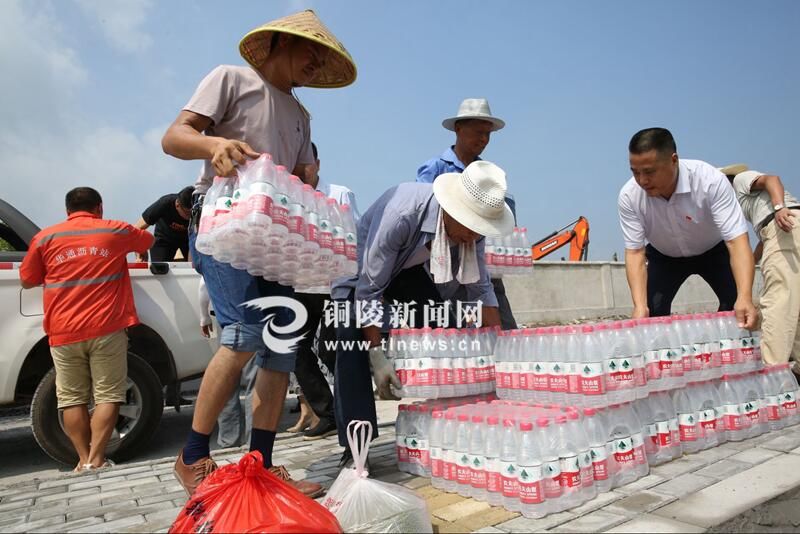 “在这里读懂铜陵”——我市两所幼儿园足球小将获“光荣奖”