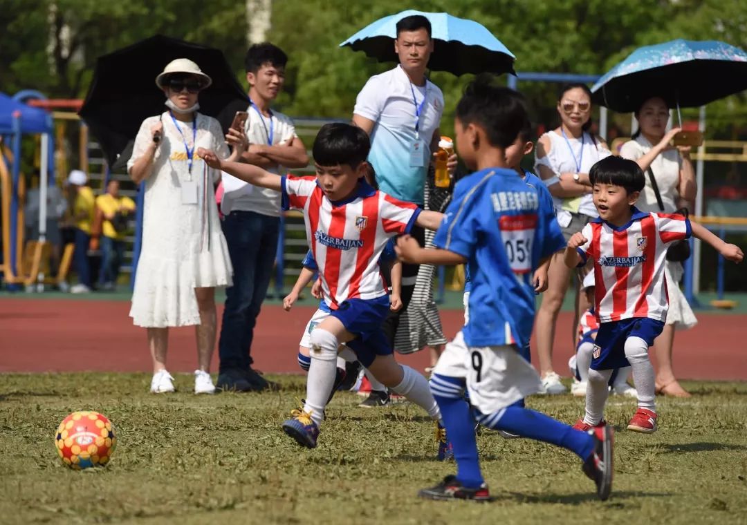 中国足球15岁到17岁的孩子的比赛,中国足球要从娃娃抓起谁提出的