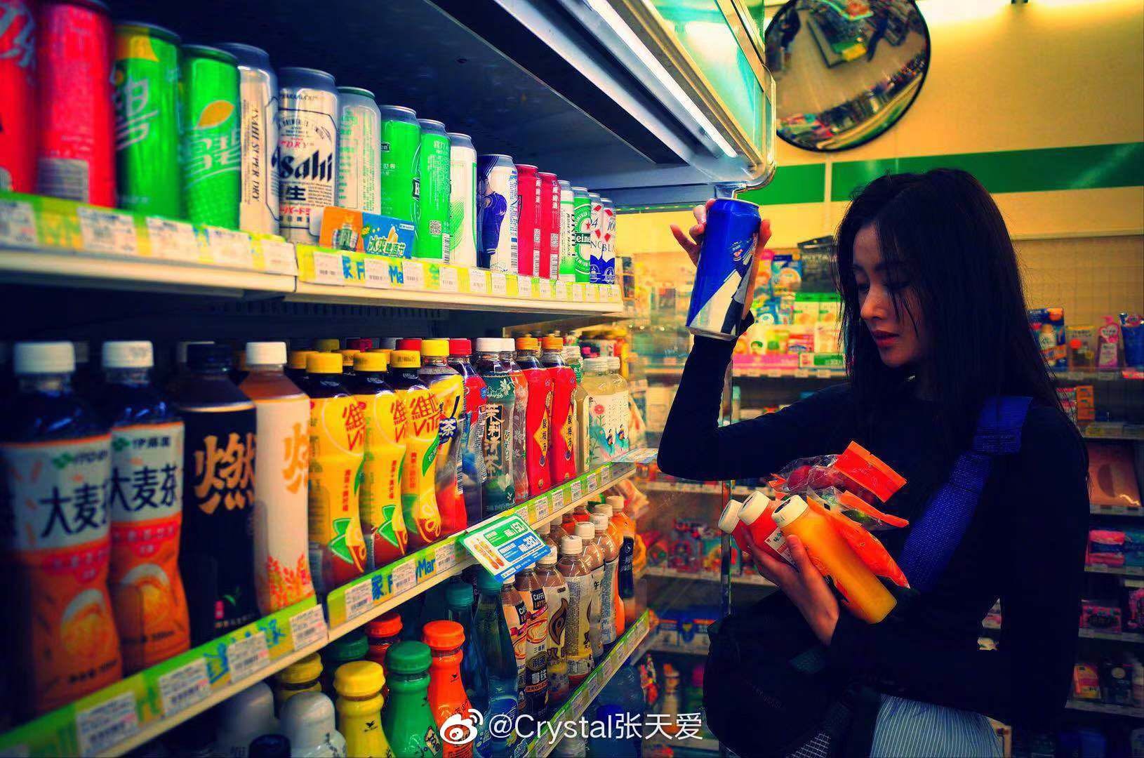 张天爱红色长袜,张天爱短筒袜穿搭图片