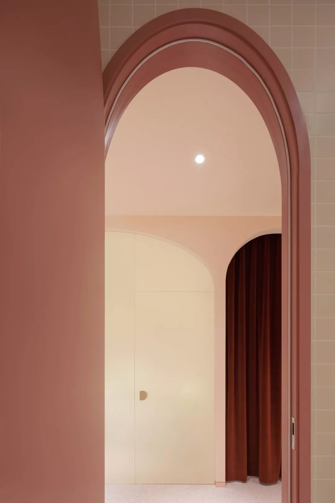 拒绝花哨！建筑师CP孙大勇×万书言，携手打造洞穴式美容院