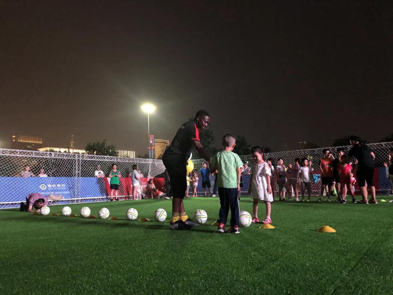 足球从娃娃抓起原视频,足球从少儿抓起