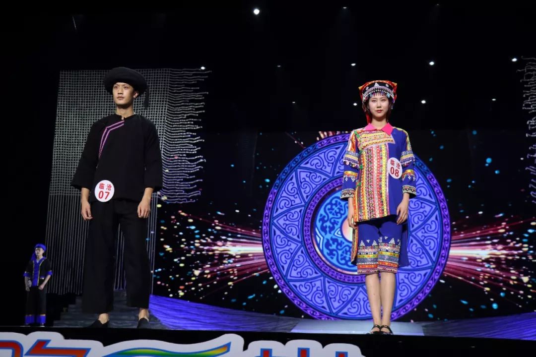 德宏五种少数民族服饰走秀音乐,云南少数民族服饰秀