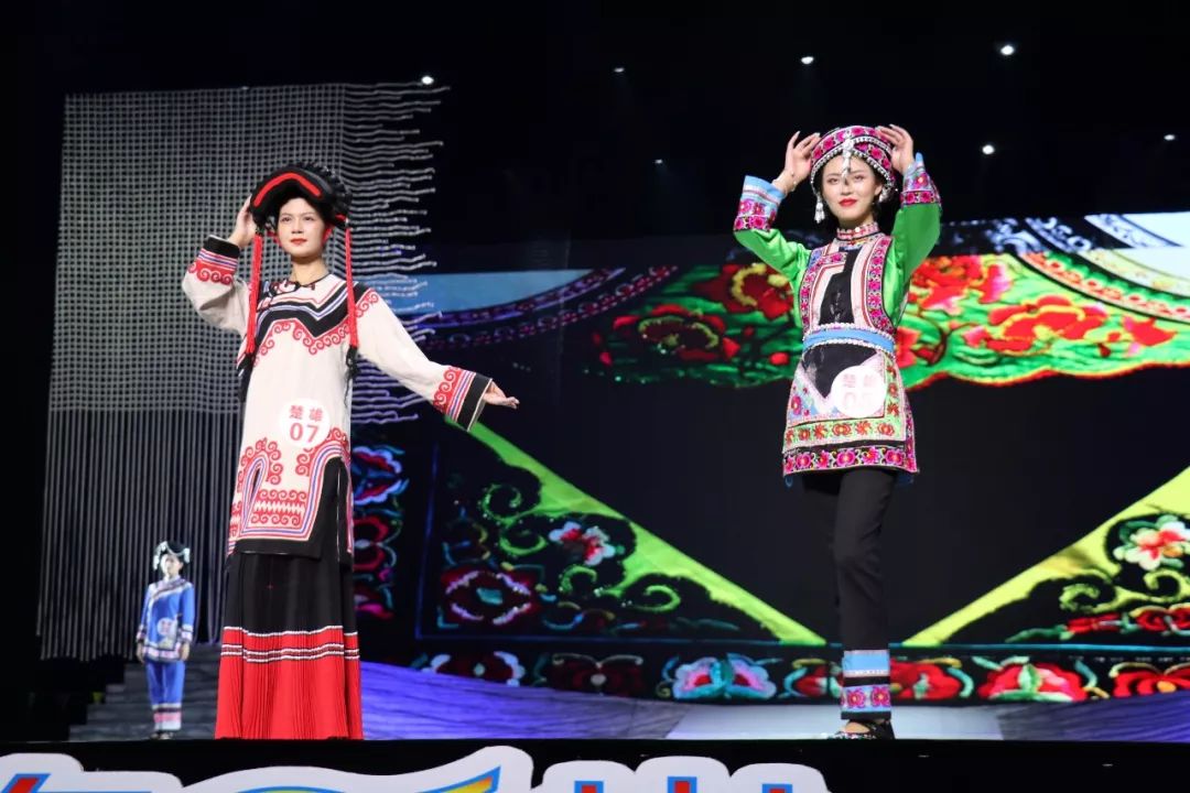 德宏五种少数民族服饰走秀音乐,云南少数民族服饰秀
