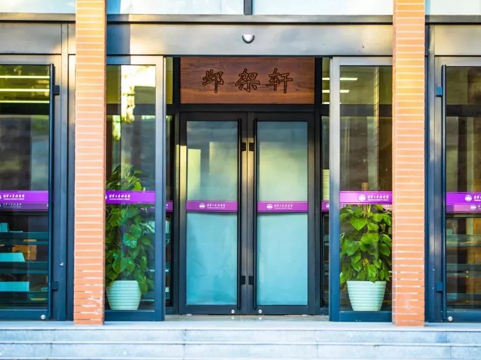 都上央视了！大学校园书店怎么突然这么火？