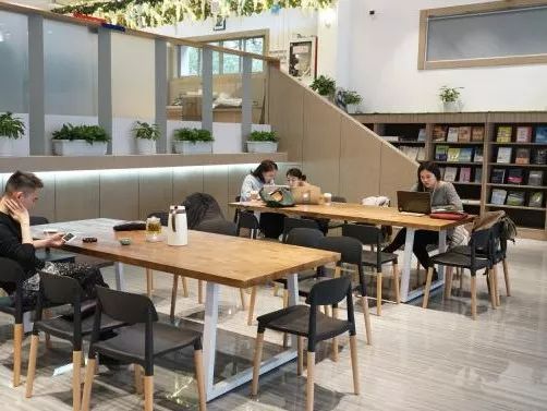 都上央视了！大学校园书店怎么突然这么火？