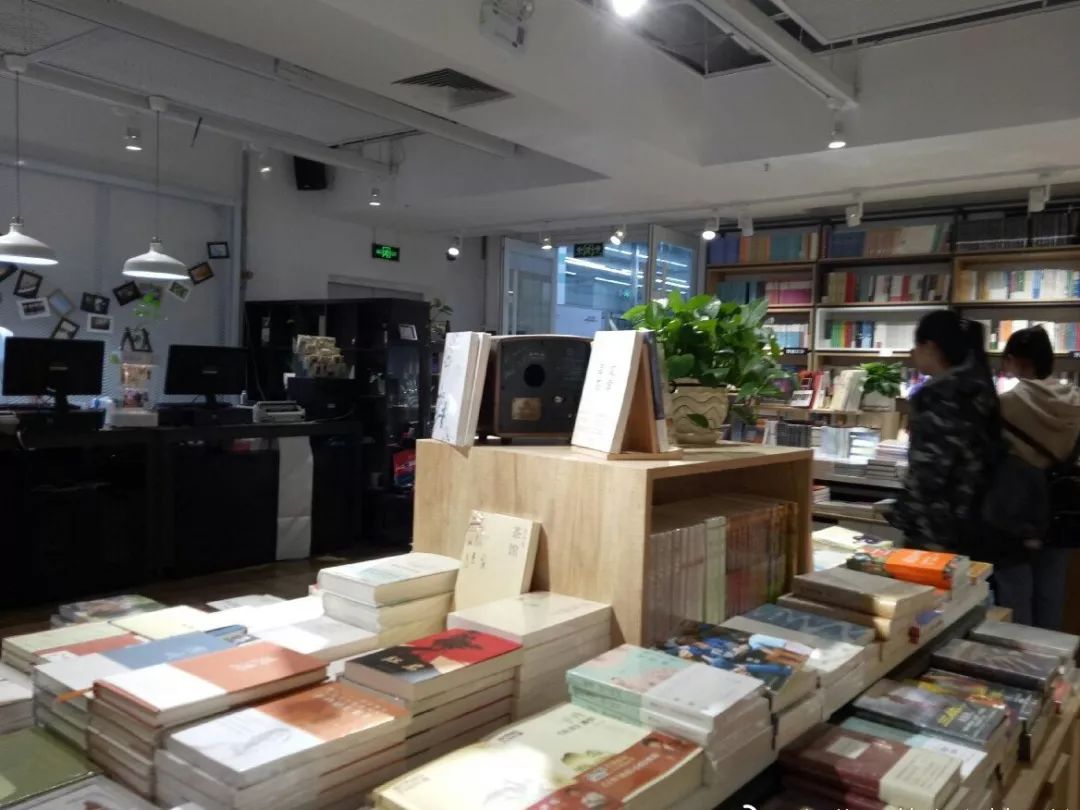 都上央视了！大学校园书店怎么突然这么火？