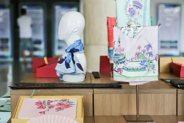 都上央视了！大学校园书店怎么突然这么火？