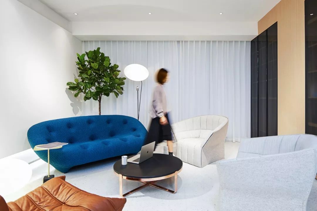 旧仓库改造女装,服装工作室改造效果图