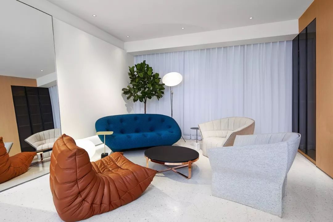 旧仓库改造女装,服装工作室改造效果图