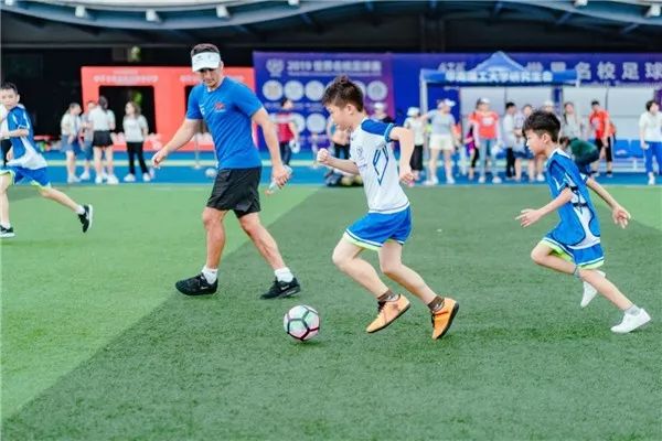 名校与足球，学霸与孩子，宇通援助的这场世界名校足球赛真的很美好|中国汽车报