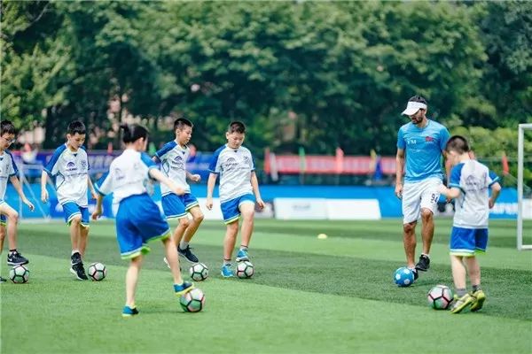 名校与足球，学霸与孩子，宇通援助的这场世界名校足球赛真的很美好|中国汽车报