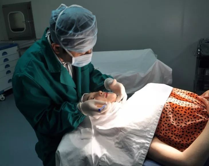女子到非法医院整容竟然导致毁容,郑州整容医院毁容视频