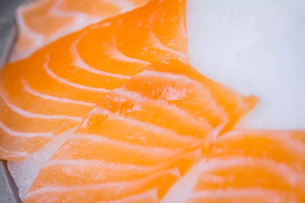 1元/只海白虾，2.8元/只鲍鱼，3.8元/只碳烤生蚝！啤酒喝一瓶还送一瓶！这家人气平价海鲜火锅老店让你嗨翻整个今夏