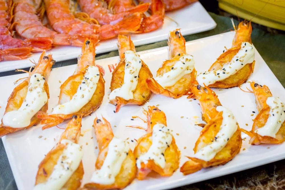 1元/只海白虾，2.8元/只鲍鱼，3.8元/只碳烤生蚝！啤酒喝一瓶还送一瓶！这家人气平价海鲜火锅老店让你嗨翻整个今夏