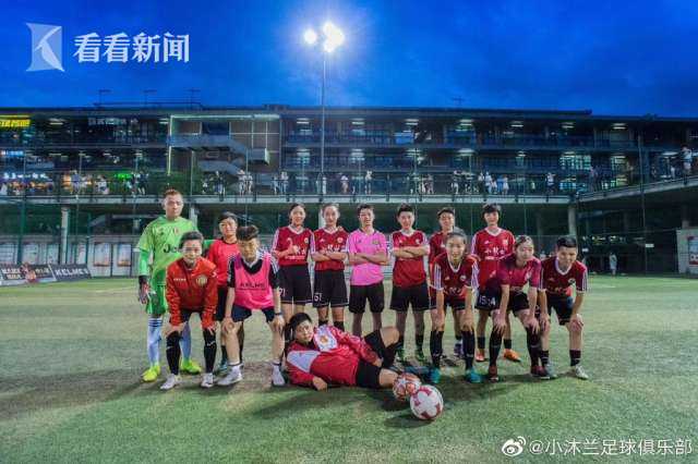 颜值不输球技成都球圈现“网红”女足专挑男足过招