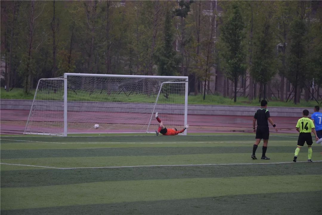 强军杯“卫士动力”业余足球比赛临沂片区圆满收官，*警武**临沂、菏泽支队携手出线！