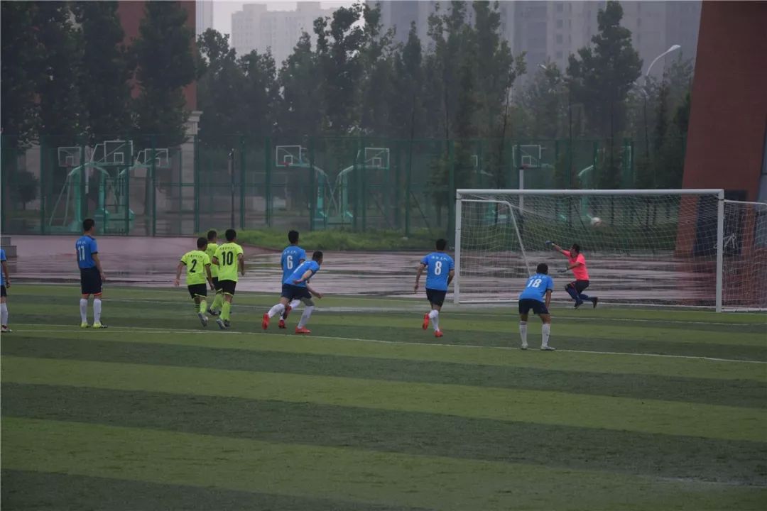 强军杯“卫士动力”业余足球比赛临沂片区圆满收官，*警武**临沂、菏泽支队携手出线！