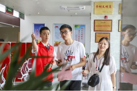 直击各地七夕民政局领证现场,七夕节各地结婚领证