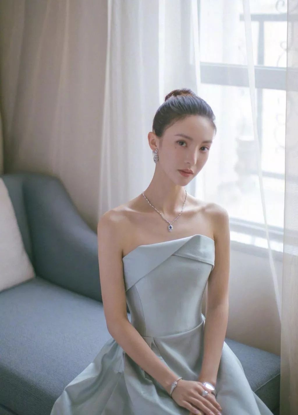 原来陶瓷肌的金晨也有长痘困扰？夏季抗痘怎么能少了这11样