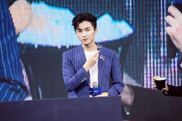 欧莱雅新品白管口红,欧莱雅最新款口红