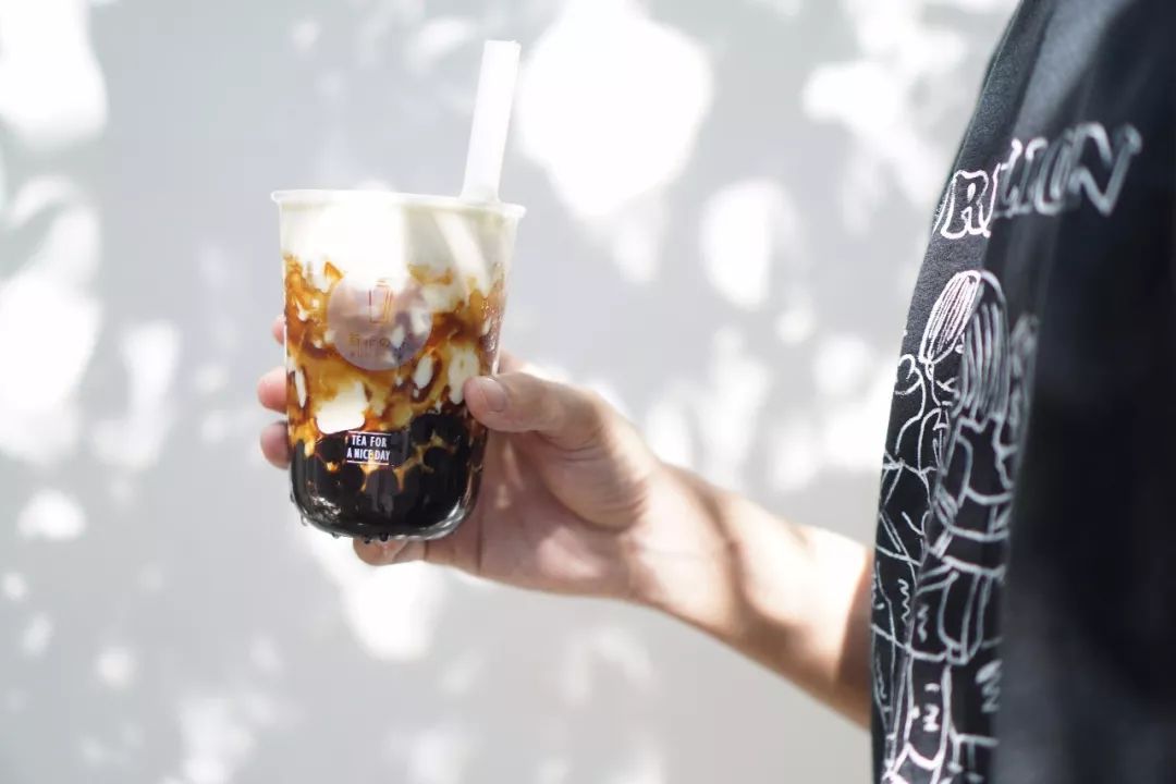 从奈雪姐妹品牌“台盖”闭店说起，刹车止损成了新茶饮必须要填的坑