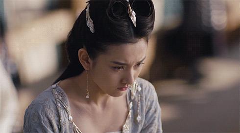 宋祖儿画猫眼妆,宋祖儿用口水画三角眼影