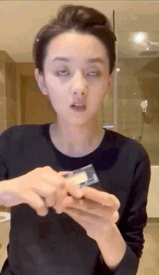 宋祖儿画猫眼妆,宋祖儿用口水画三角眼影