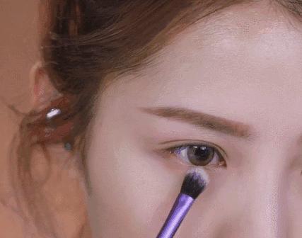 宋祖儿画猫眼妆,宋祖儿用口水画三角眼影