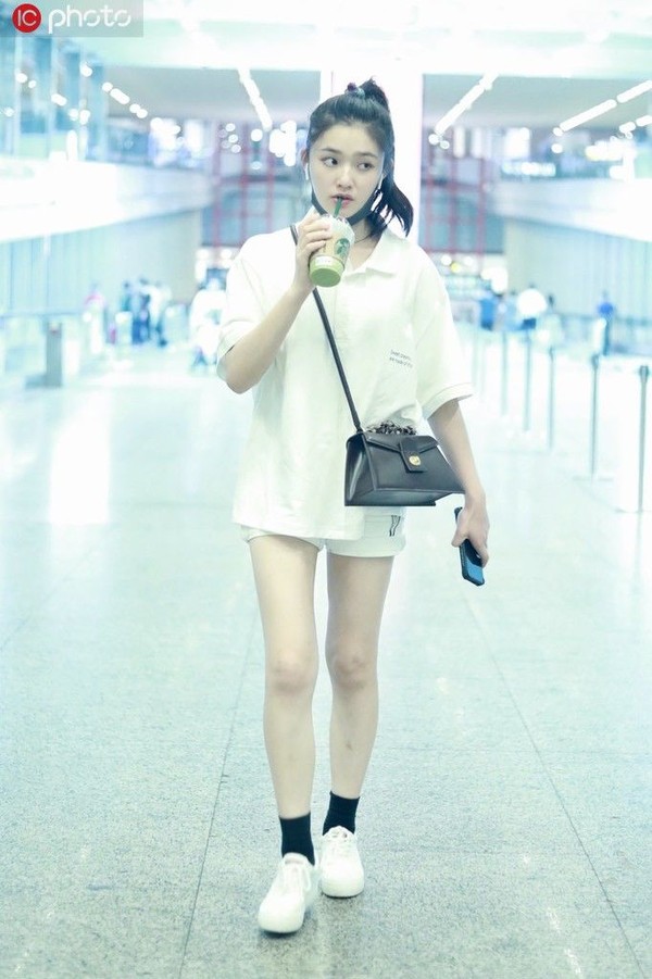 林允宋威龙现身机场,林允宋威龙关系好吗2018