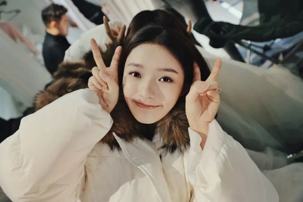 林允宋威龙现身机场,林允宋威龙关系好吗2018