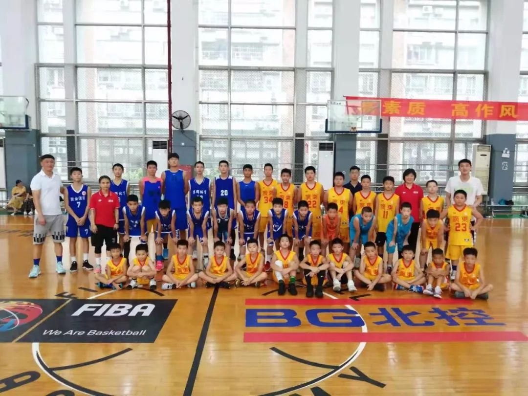 希望之花直播现场,u10-u14篮球训练行进间