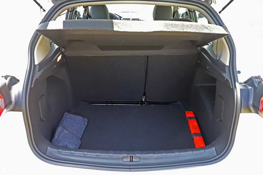 雪铁龙c3xr空间能放多少东西,新款雪铁龙c3-xr怎么样