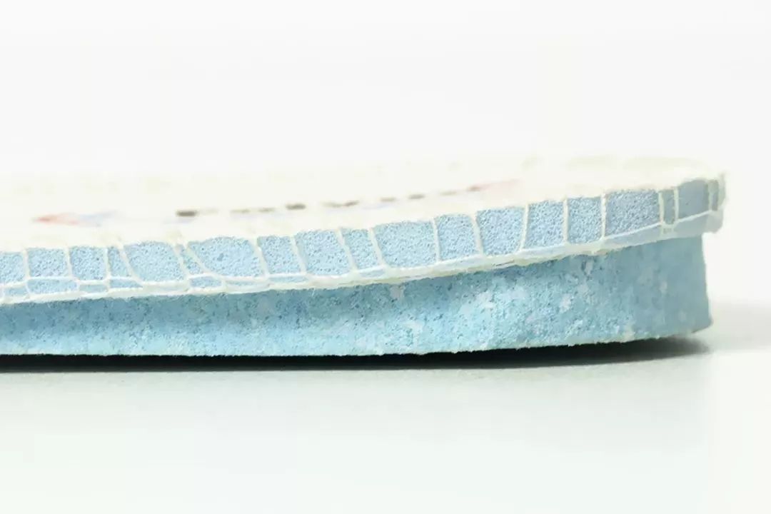 中国60年前造了双小白鞋，法国人一夜“偷走”赚翻了！今天它潮回来了