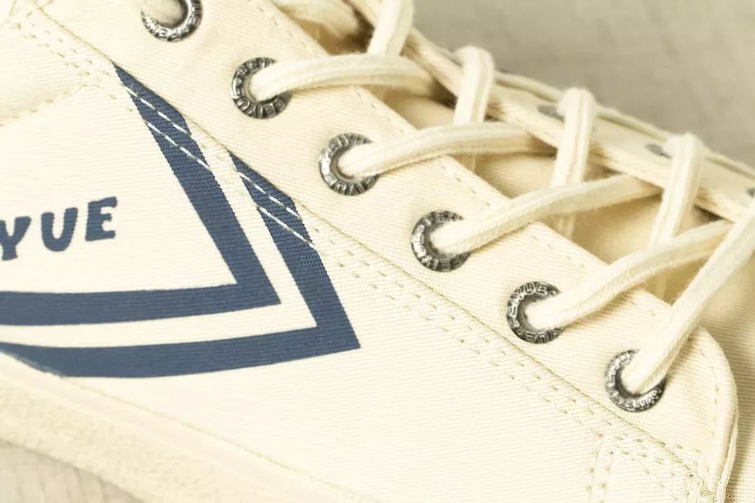 中国60年前造了双小白鞋，法国人一夜“偷走”赚翻了！今天它潮回来了