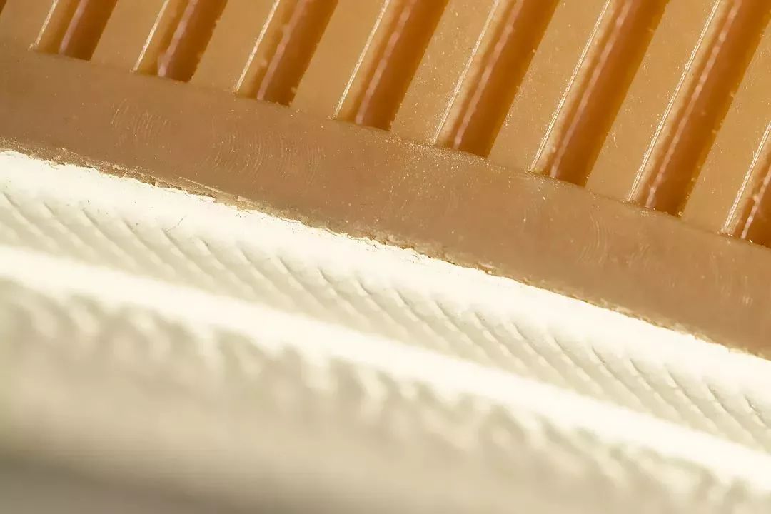 中国60年前造了双小白鞋，法国人一夜“偷走”赚翻了！今天它潮回来了