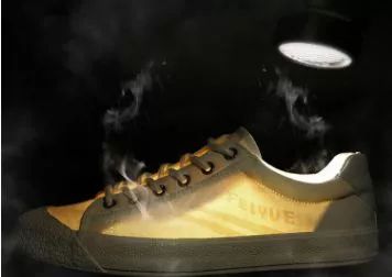 中国60年前造了双小白鞋，法国人一夜“偷走”赚翻了！今天它潮回来了