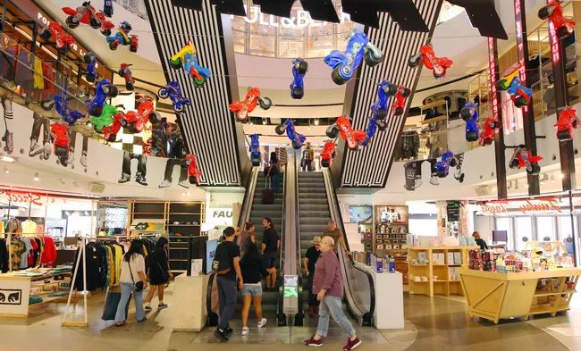 巴黎买潮鞋,寻潮专卖店