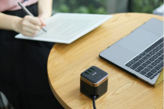 插座玩出新花样公牛魔方usb插座,公牛魔方插座多功能转换插头