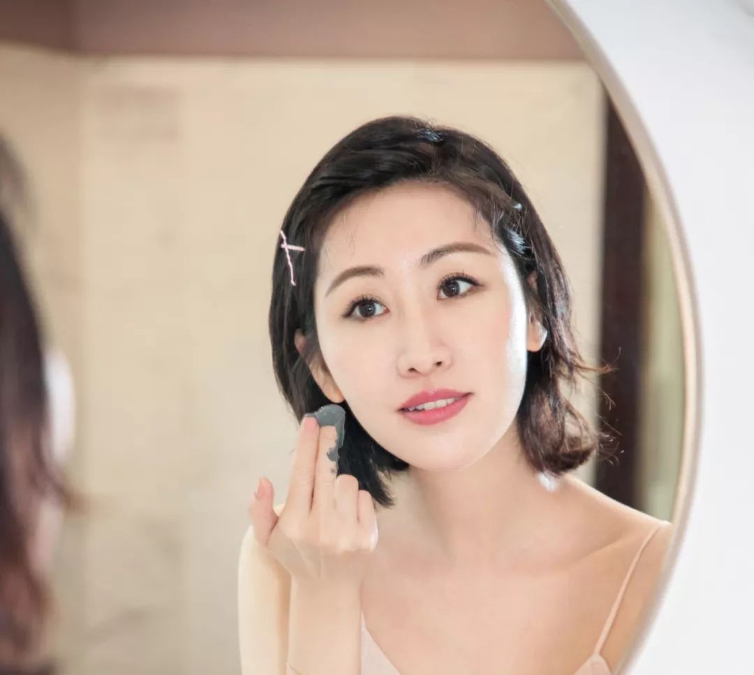 新手化妆必买的十个单品,好用的日常化妆单品推荐