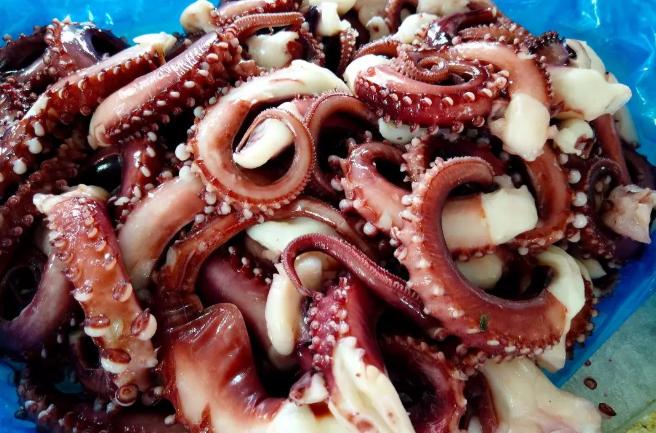 海鲜市场10元一只生蚝,海鲜生蚝一元一个