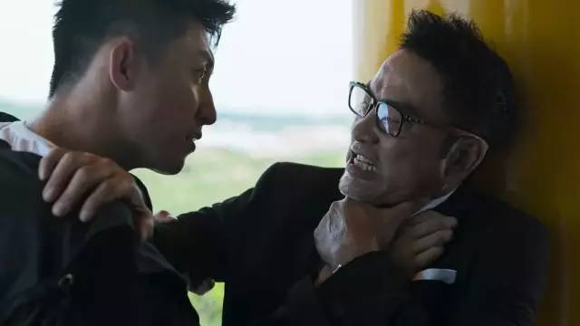 *男舞**、警察、黑帮老大、邻家大叔，哪个才是他的真面目？