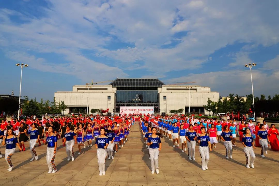 莒县千人同跳一支舞,山东莒县青春快闪