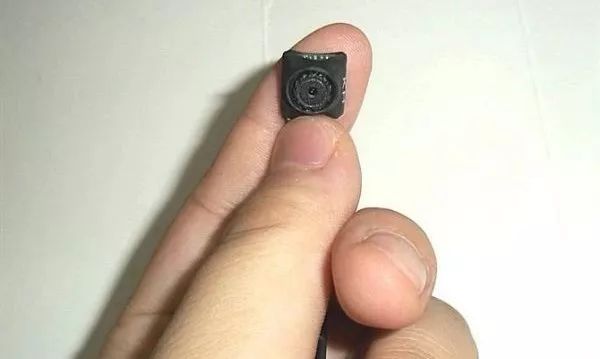 如何查找屋内针孔摄像头,如何发现房间里有没有针孔摄像头